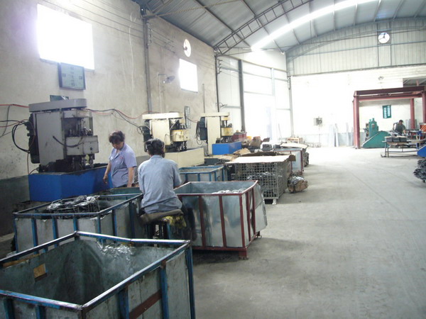 攻絲機生產區(qū)